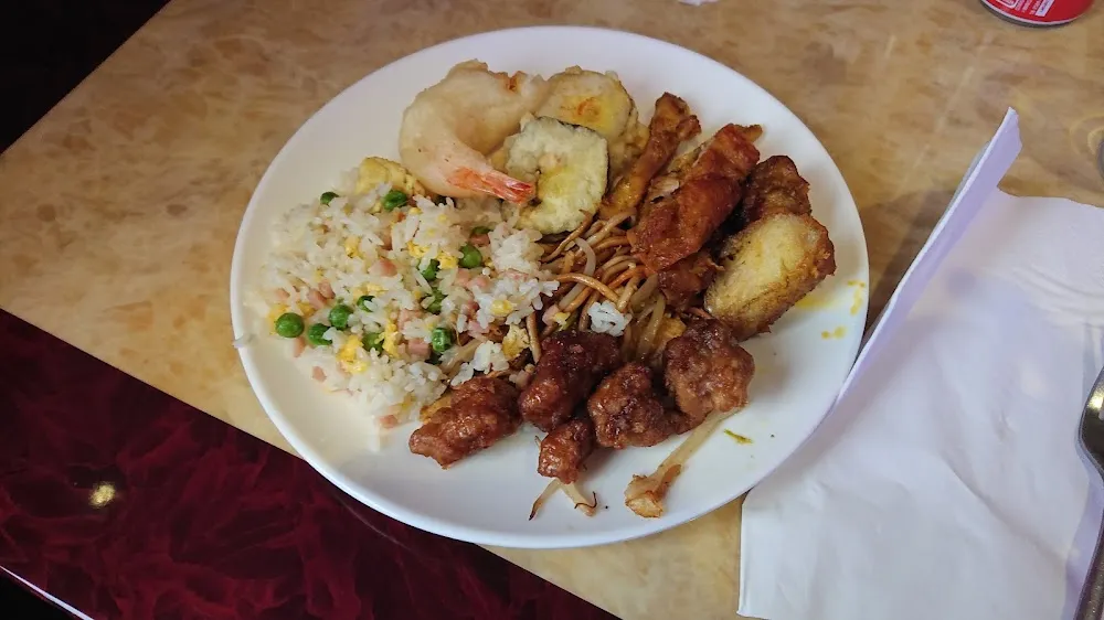 Riz Cantonnais Pâtes Beignets de Crevettes Beignets de Sushis Poulet Citron Porc Au Caramel